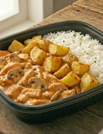 Strogonoff de Frango, arroz e batata dourada